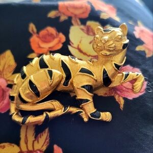 🌟Trifari fine art brooch tiger ark Vintage